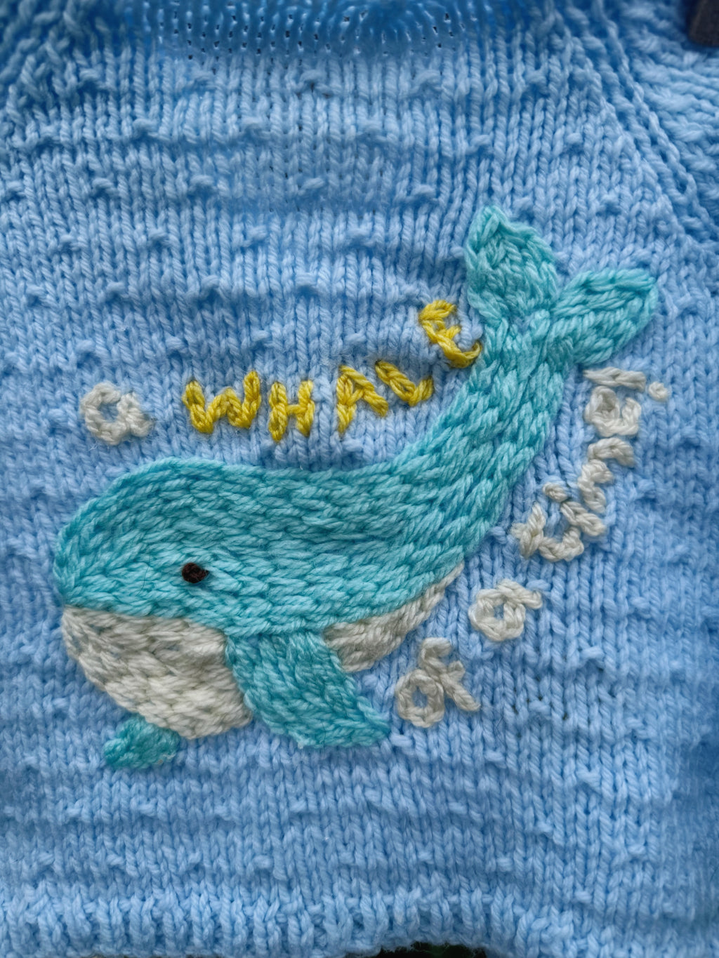 Hand-Knit Baby Cardigan – Whale & Fish Embroidery (0–6 Months, Unisex)